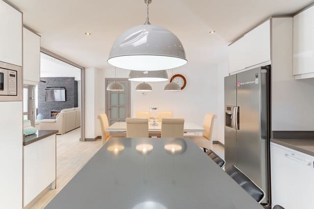 5 soveværelse Villa til salg i Estepona med garage - € 1.295.000 (Ref: 9524867)