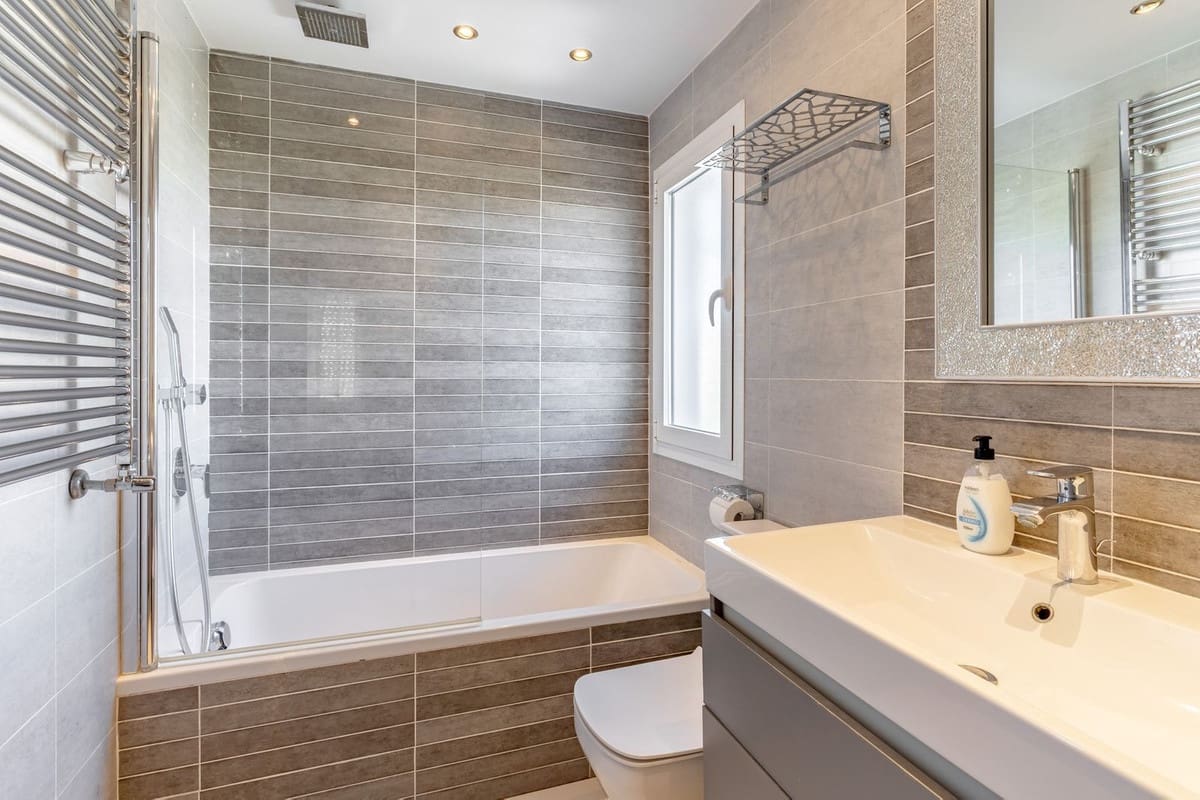 5 soveværelse Villa til salg i Estepona med garage - € 1.295.000 (Ref: 9524867)