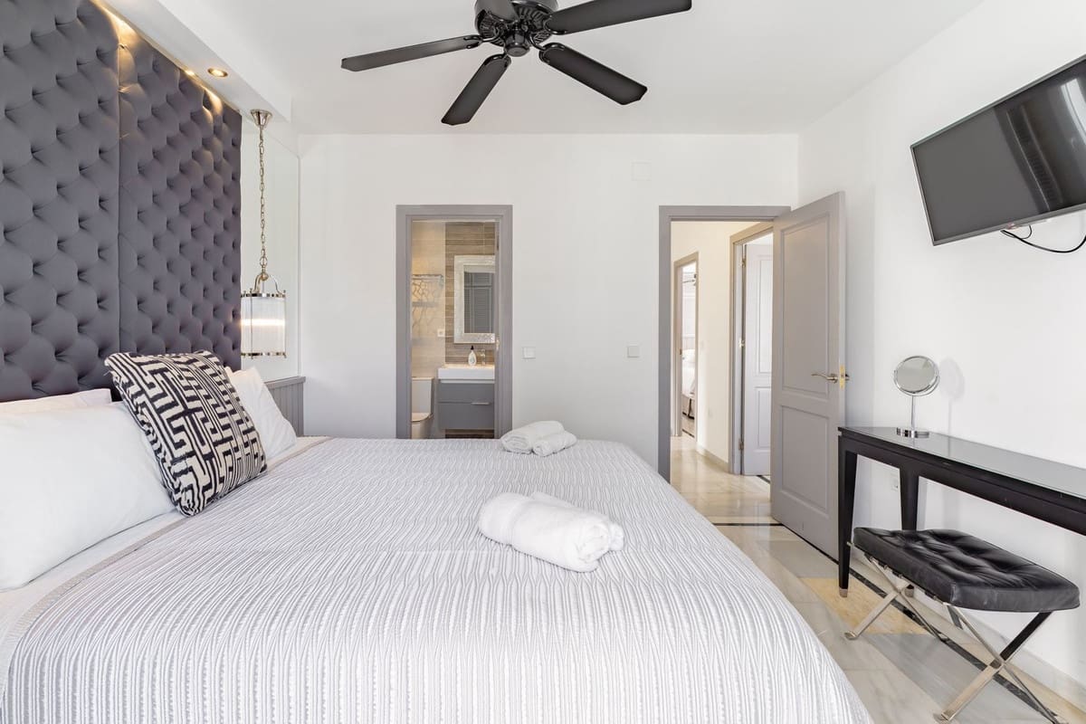 5 soveværelse Villa til salg i Estepona med garage - € 1.295.000 (Ref: 9524867)