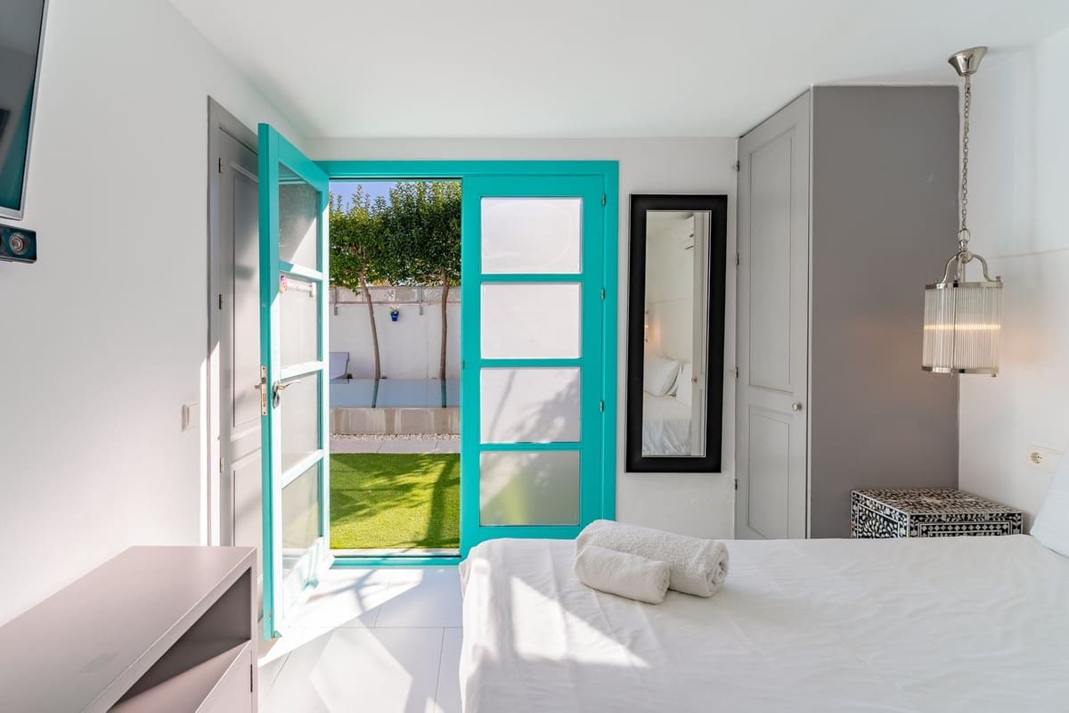 5 soveværelse Villa til salg i Estepona med garage - € 1.295.000 (Ref: 9524867)