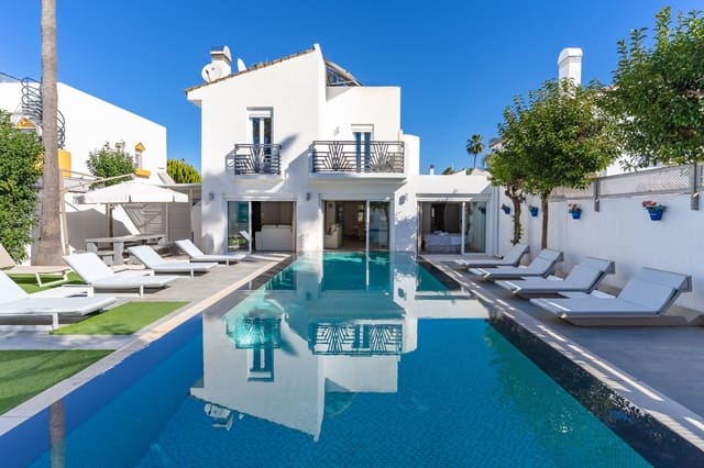 5 soveværelse Villa til salg i Estepona med garage - € 1.295.000 (Ref: 9524867)