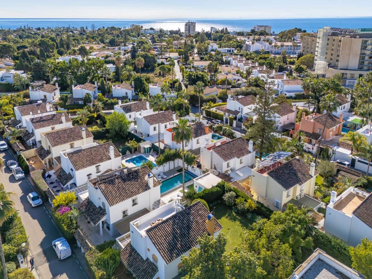 5 soveværelse Villa til salg i Estepona med garage - € 1.295.000 (Ref: 9524867)