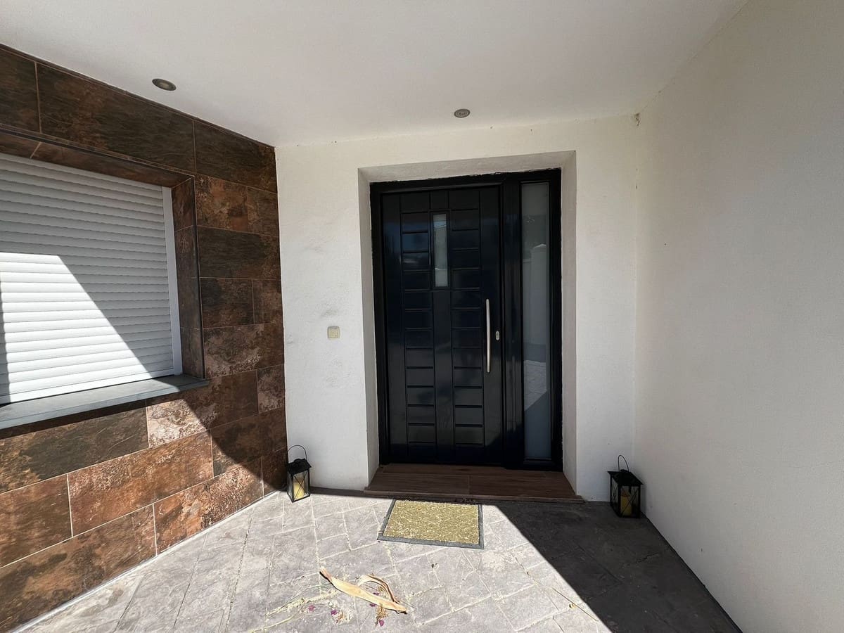 4 soveværelse Villa til salg i Estepona med garage - € 1.250.000 (Ref: 9524869)