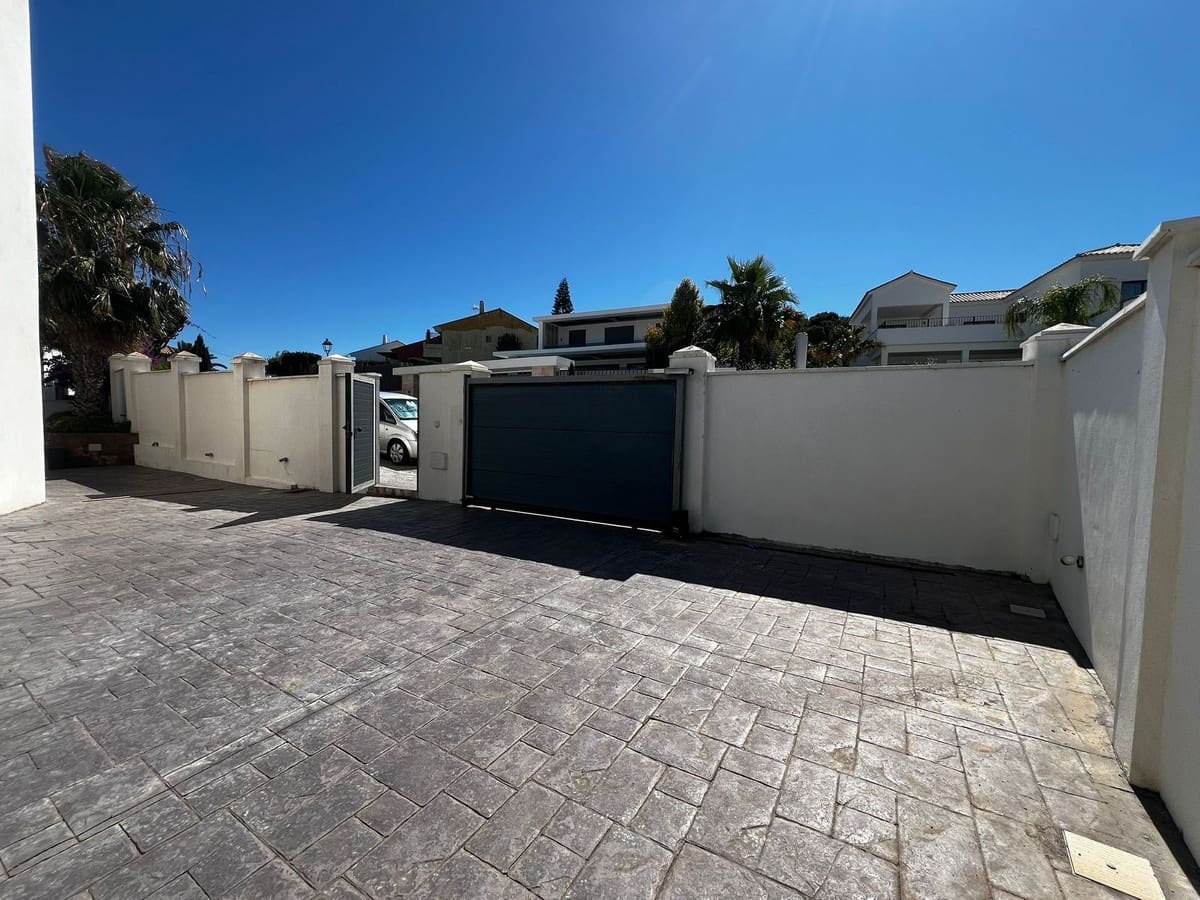 4 soveværelse Villa til salg i Estepona med garage - € 1.250.000 (Ref: 9524869)