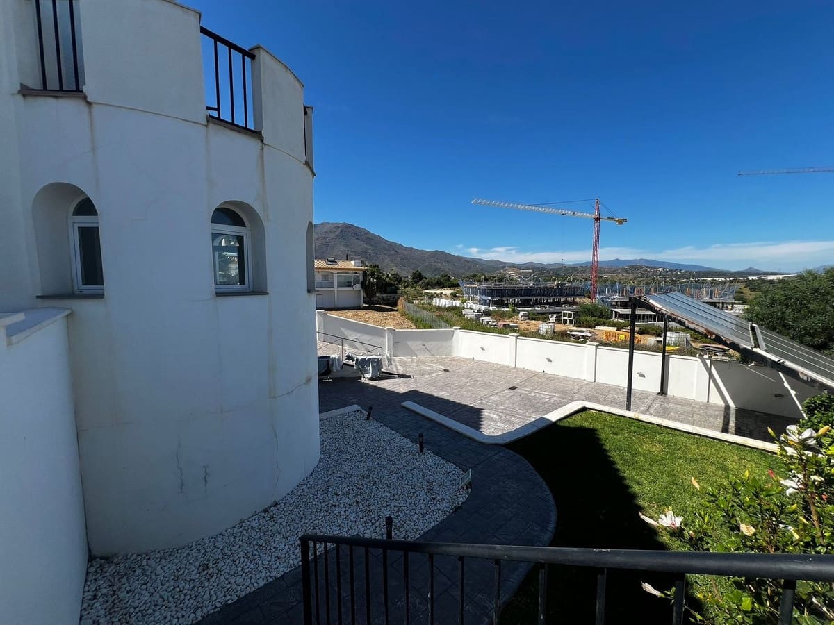 4 soveværelse Villa til salg i Estepona med garage - € 1.250.000 (Ref: 9524869)