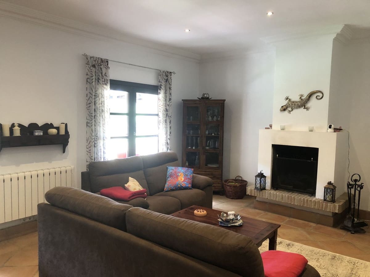 4 bedroom Villa for sale in New Golden Mile - € 1,495,000 (Ref: 9524870)