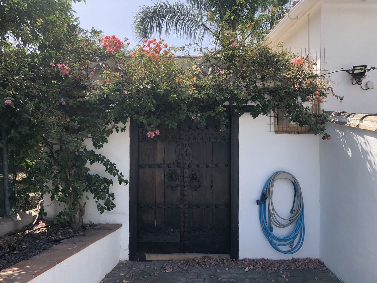 4 bedroom Villa for sale in New Golden Mile - € 1,495,000 (Ref: 9524870)