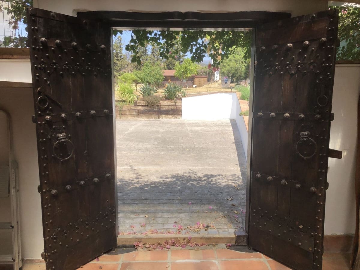 4 bedroom Villa for sale in New Golden Mile - € 1,495,000 (Ref: 9524870)