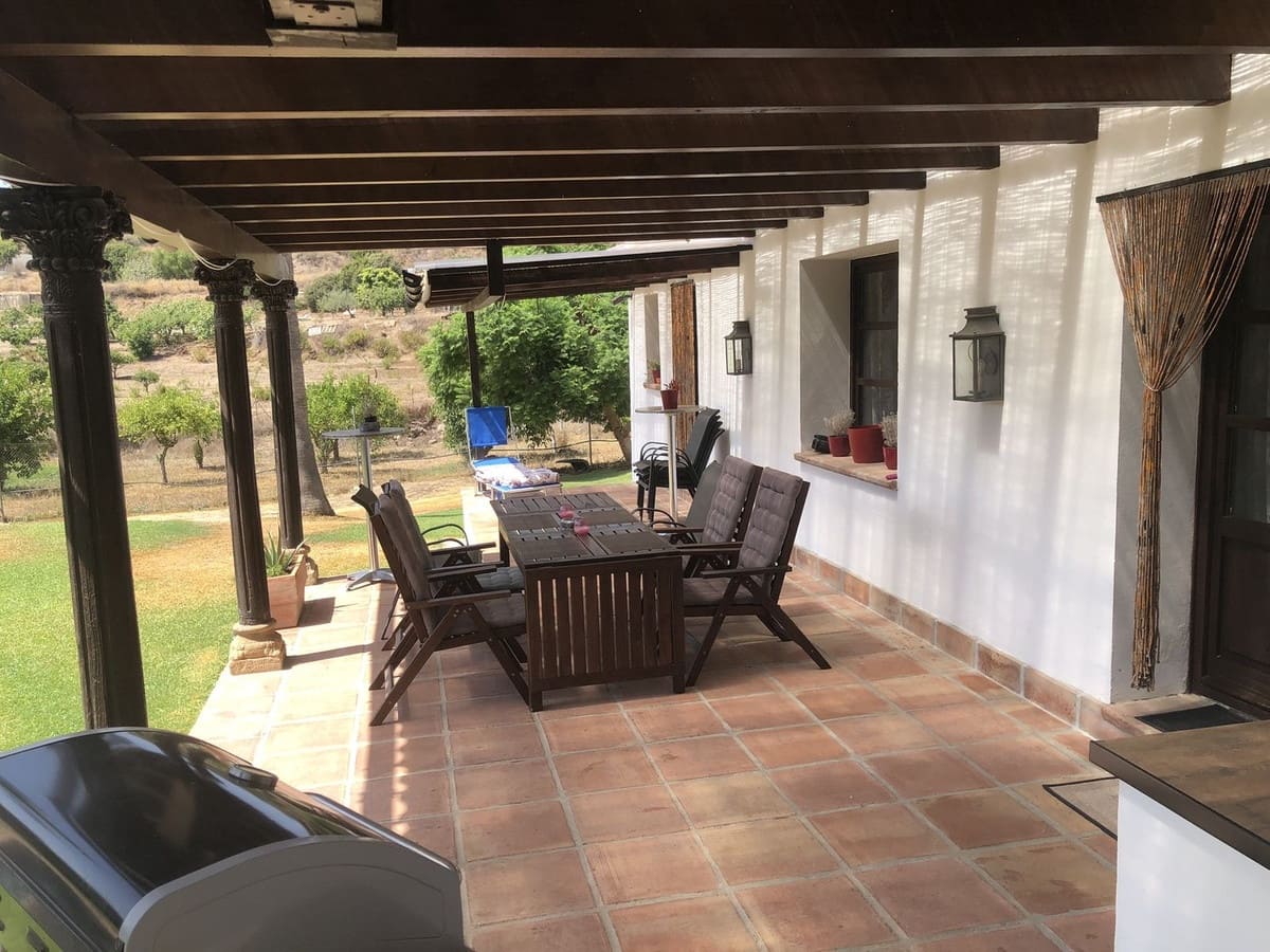 4 bedroom Villa for sale in New Golden Mile - € 1,495,000 (Ref: 9524870)