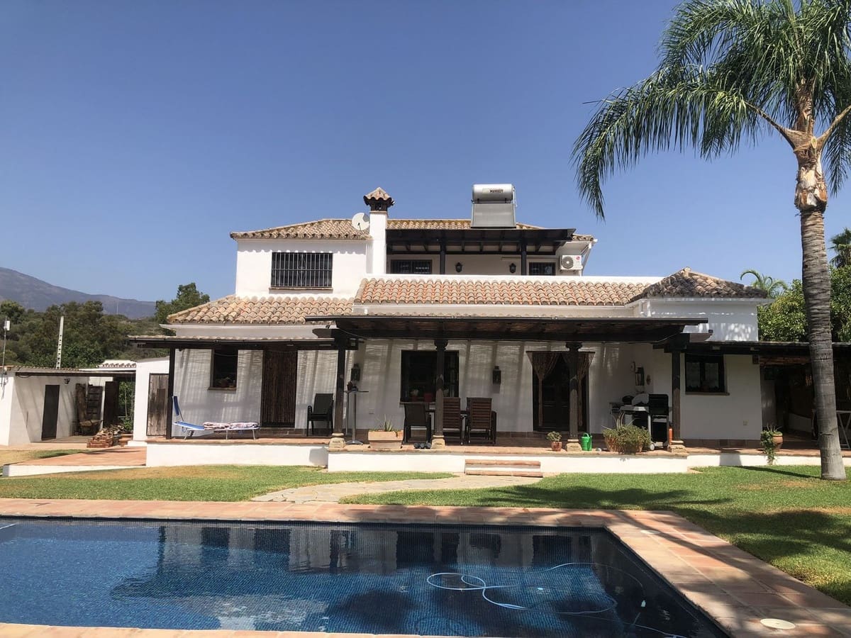 4 bedroom Villa for sale in New Golden Mile - € 1,495,000 (Ref: 9524870)