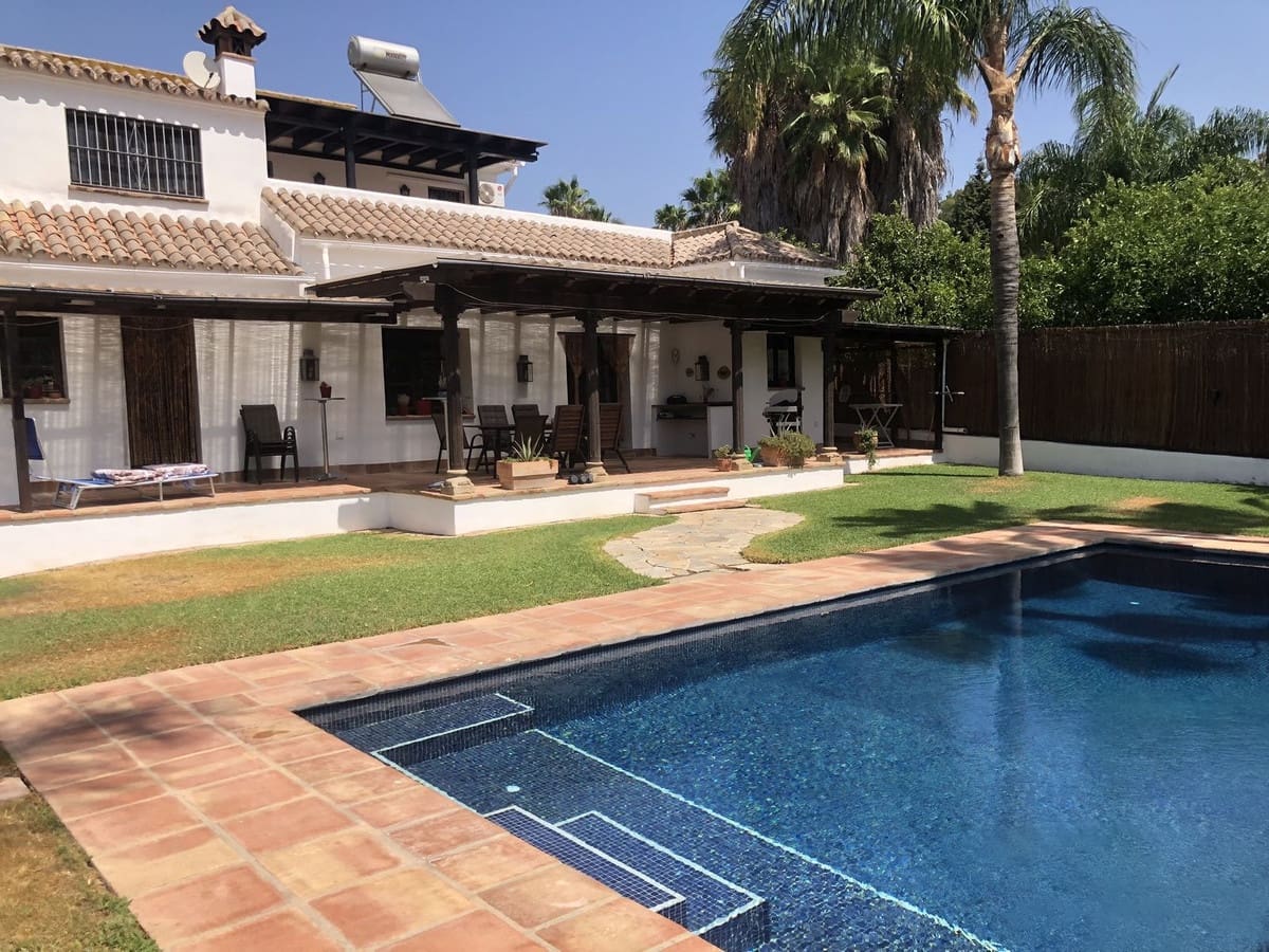 4 bedroom Villa for sale in New Golden Mile - € 1,495,000 (Ref: 9524870)