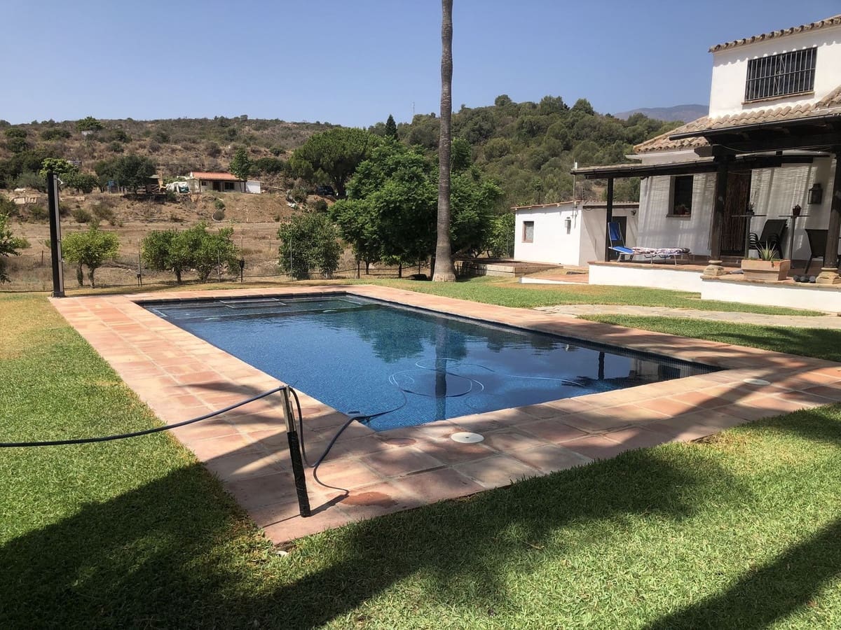 4 bedroom Villa for sale in New Golden Mile - € 1,495,000 (Ref: 9524870)