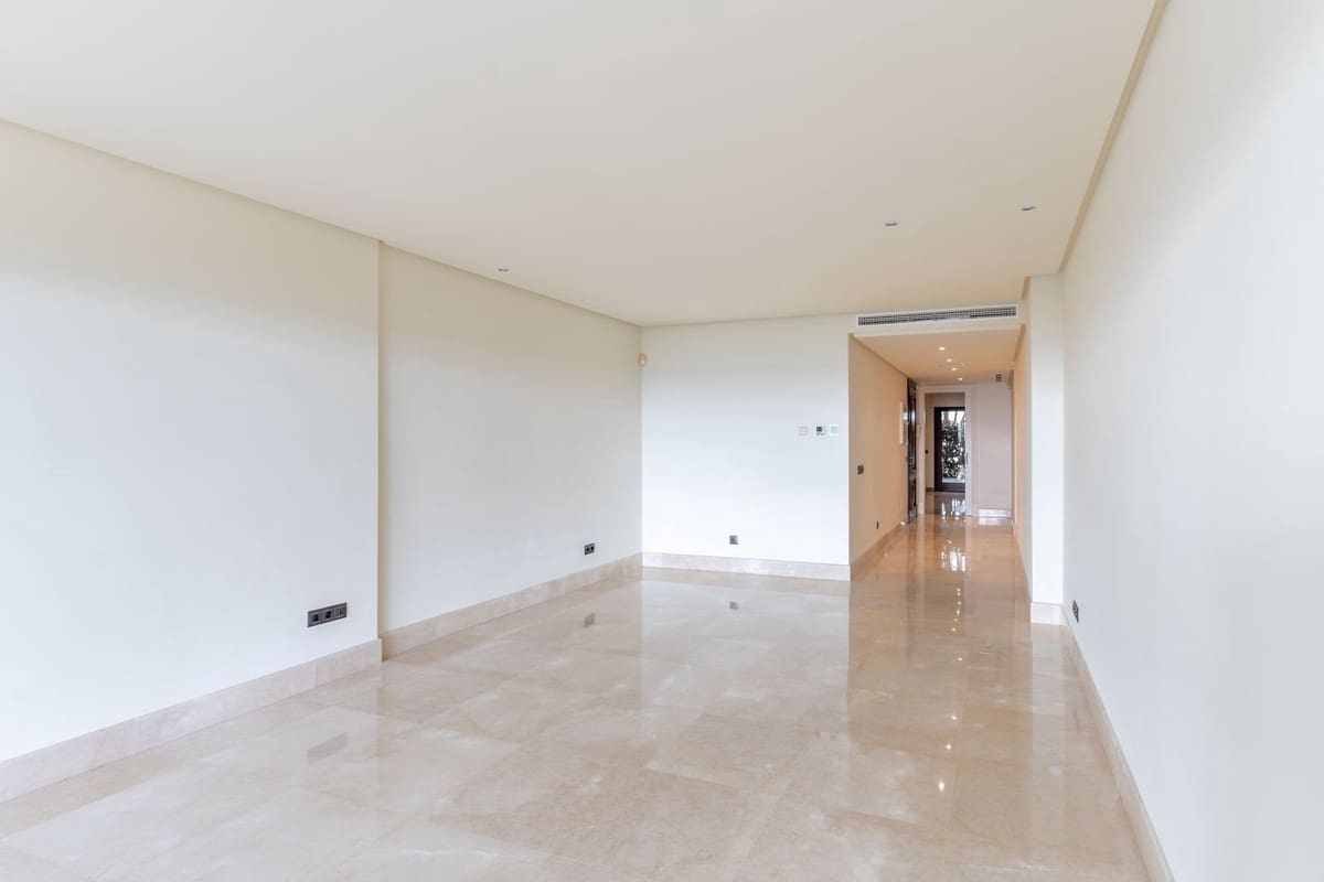 2 sovrum Lägenhet till salu i Estepona med garage - 1 300 000 € (Ref: 9524872)