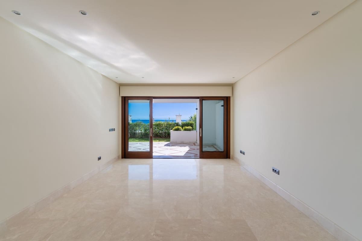 2 sovrum Lägenhet till salu i Estepona med garage - 1 300 000 € (Ref: 9524872)
