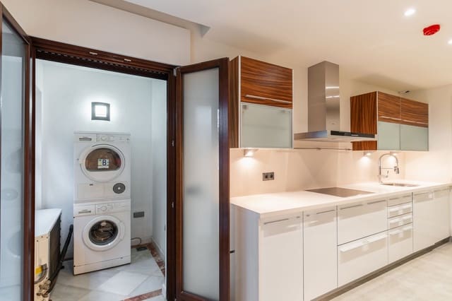 2 Zimmer Apartment zu verkaufen in Estepona mit Garage - 1.300.000 € (Ref: 9524872)