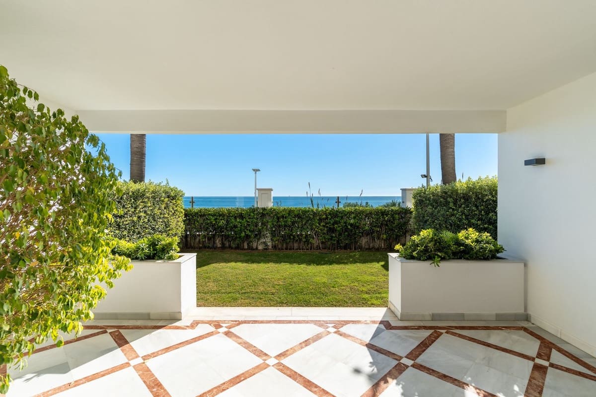 2 sovrum Lägenhet till salu i Estepona med garage - 1 300 000 € (Ref: 9524872)