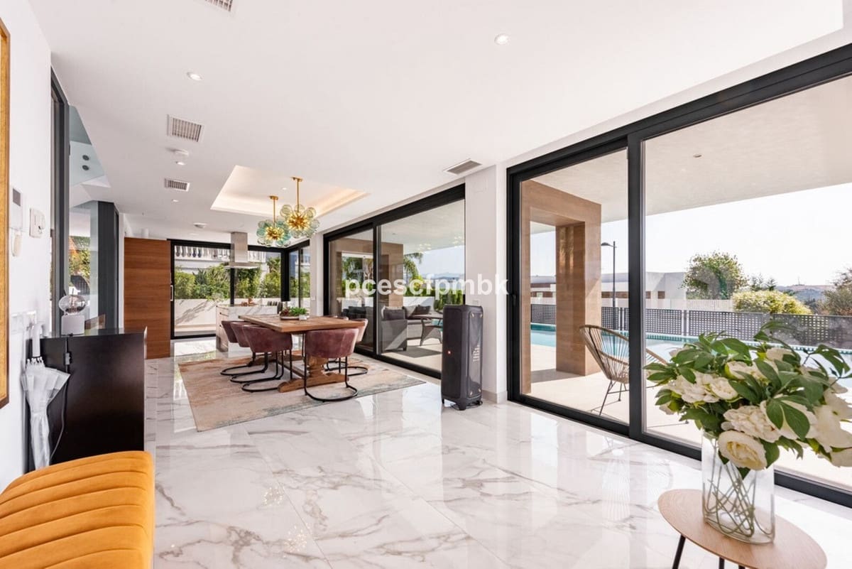 3 sypialnia Willa na sprzedaż w Estepona - 1 400 000 € (Ref: 9524873)