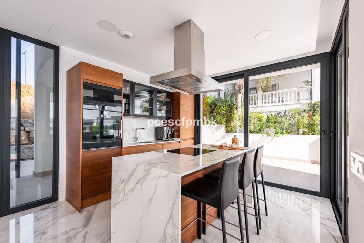 3 sypialnia Willa na sprzedaż w Estepona - 1 400 000 € (Ref: 9524873)