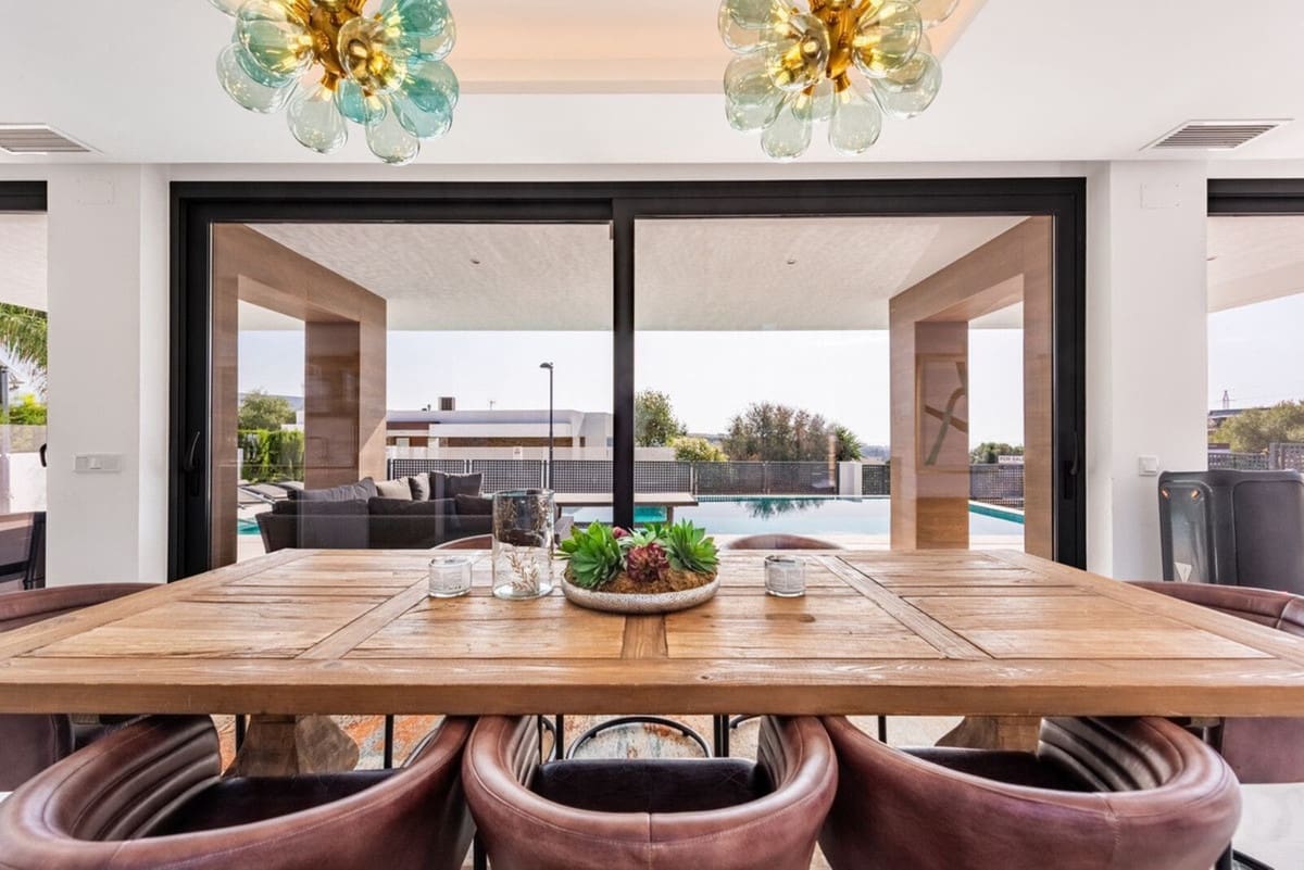 3 bedroom Villa for sale in Estepona - € 1,440,000 (Ref: 9524873)