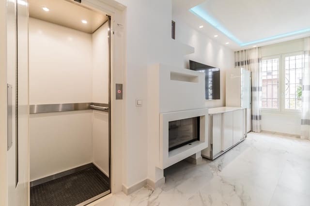 3 bedroom Townhouse for sale in Estepona with garage - € 1,300,000 (Ref: 9524874)