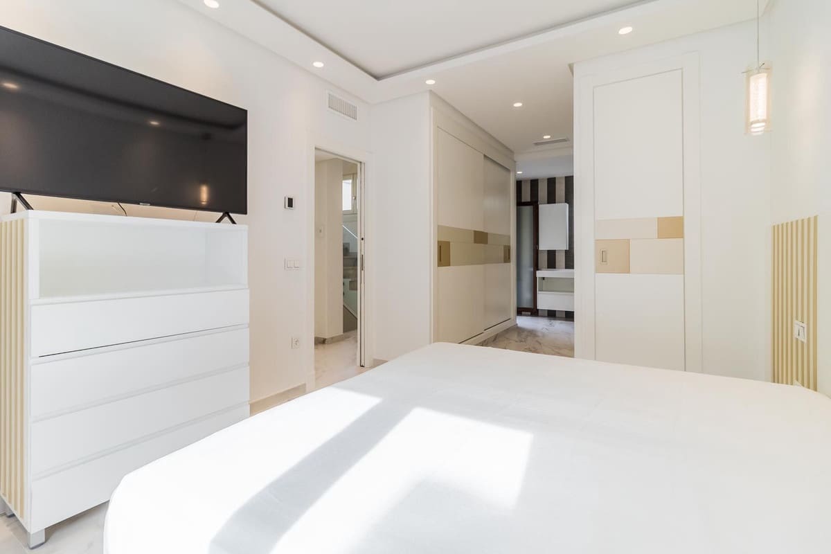 3 soverom Hus til salgs i Estepona med garasje - € 1 300 000 (Ref: 9524874)