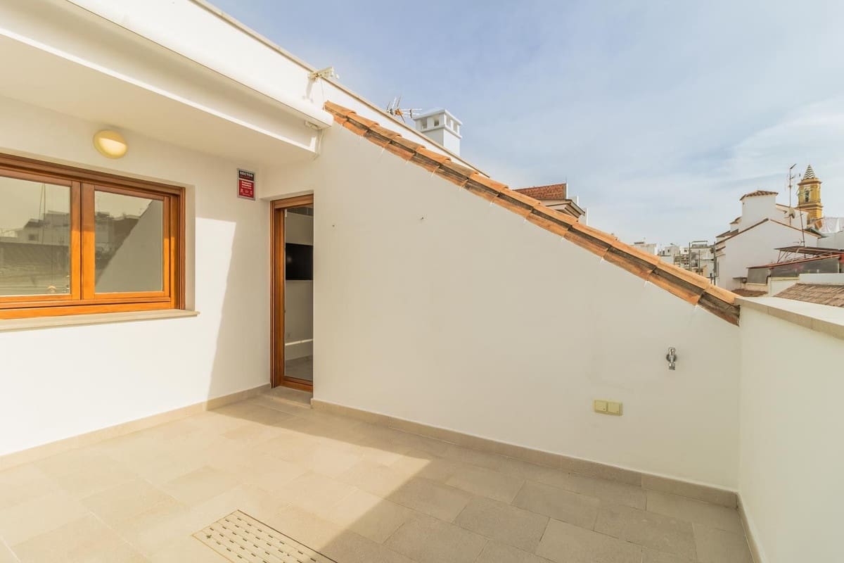 3 soverom Hus til salgs i Estepona med garasje - € 1 300 000 (Ref: 9524874)