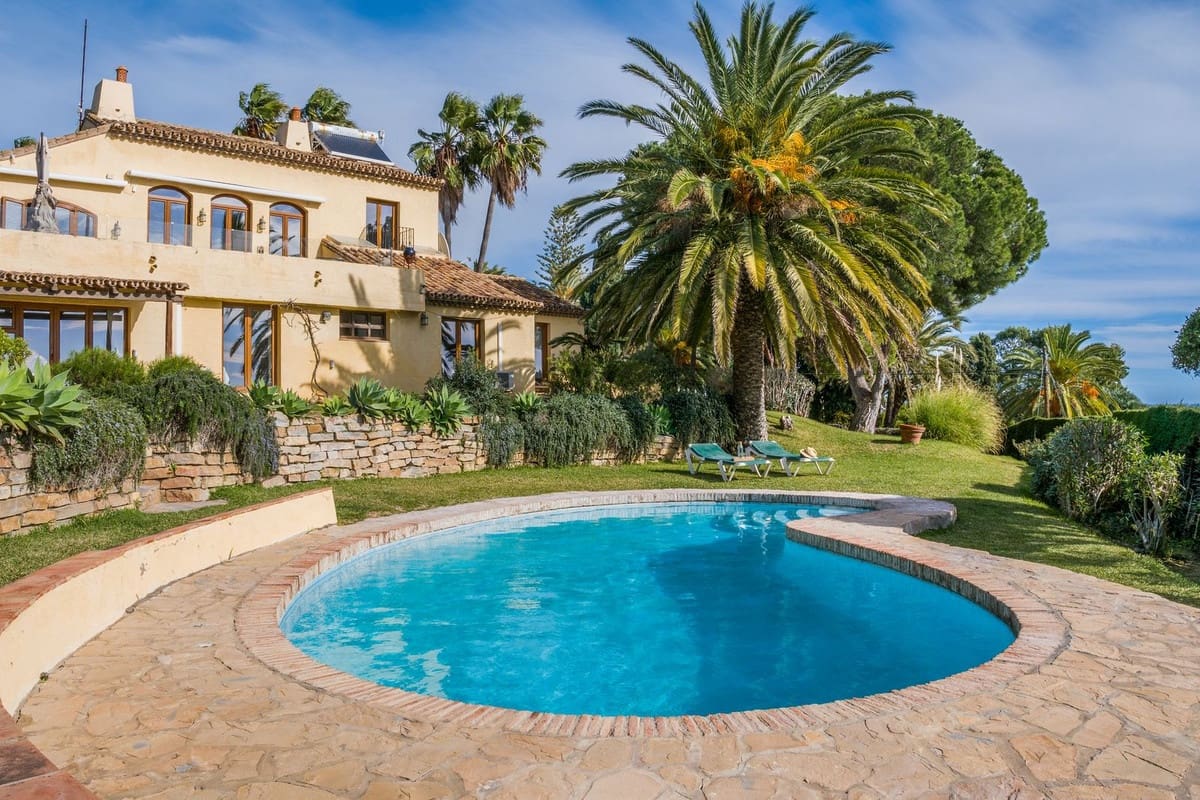 5 soveværelse Villa til salg i Estepona med garage - € 1.900.000 (Ref: 9524878)