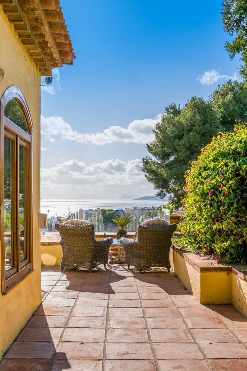 5 soveværelse Villa til salg i Estepona med garage - € 1.900.000 (Ref: 9524878)