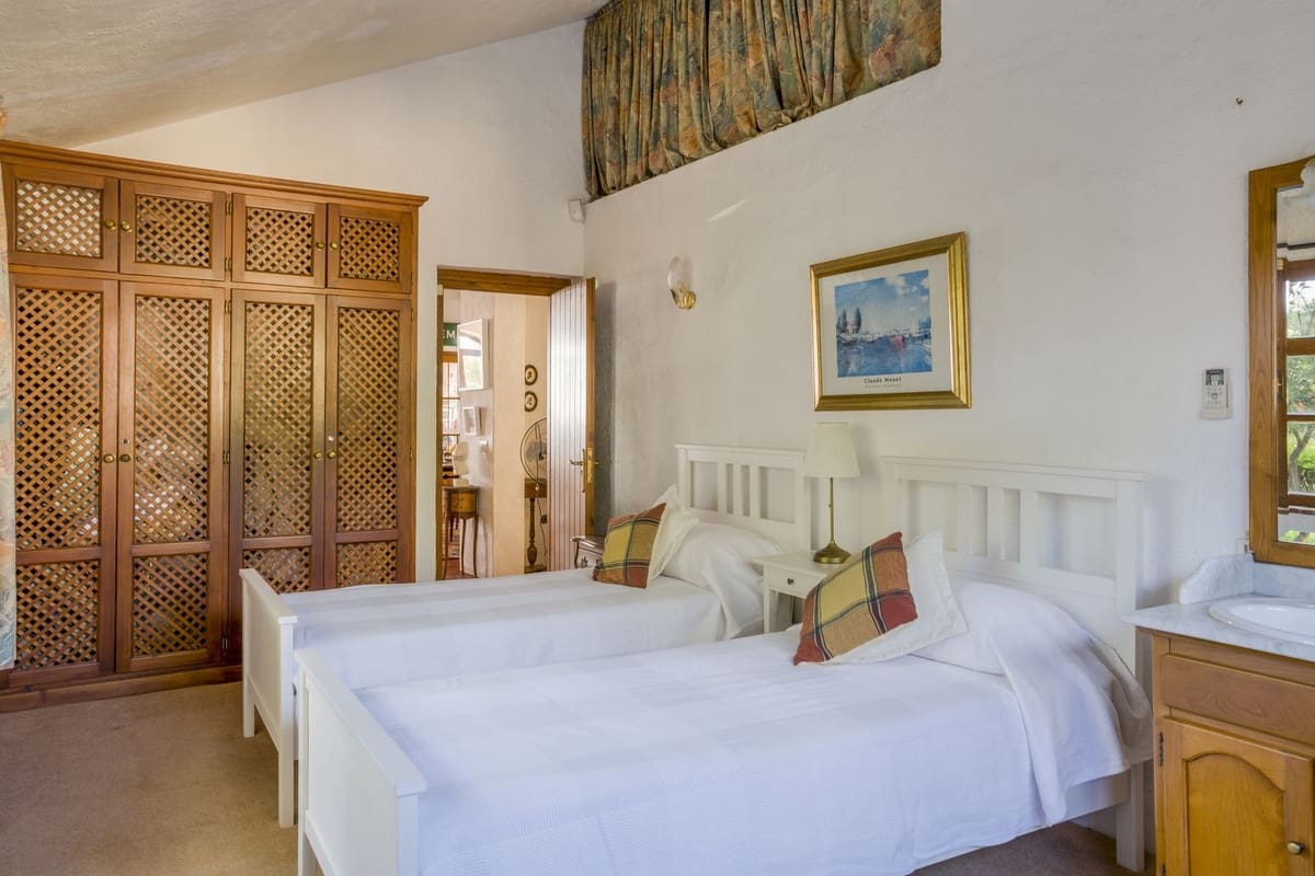 5 soveværelse Villa til salg i Estepona med garage - € 1.900.000 (Ref: 9524878)