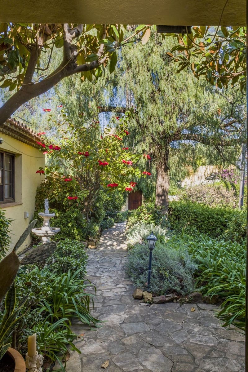 5 soveværelse Villa til salg i Estepona med garage - € 1.900.000 (Ref: 9524878)