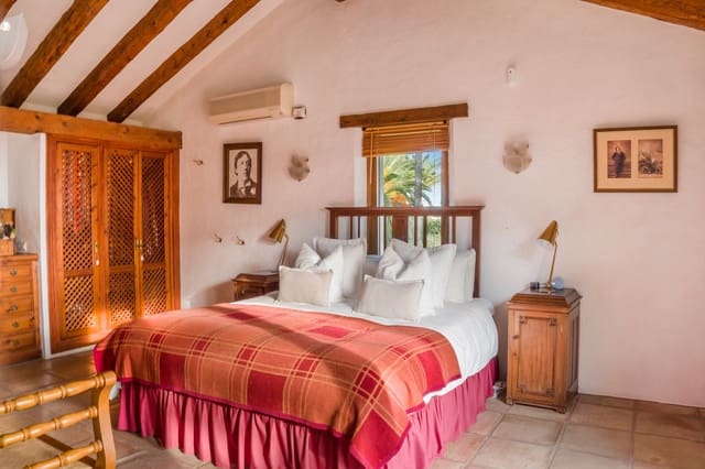 5 sypialnia Willa na sprzedaż w Estepona z garażem - 1 750 000 € (Ref: 9524878)