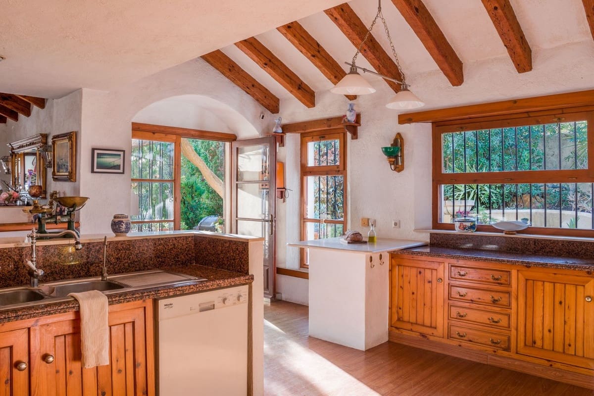 5 sypialnia Willa na sprzedaż w Estepona z garażem - 1 750 000 € (Ref: 9524878)