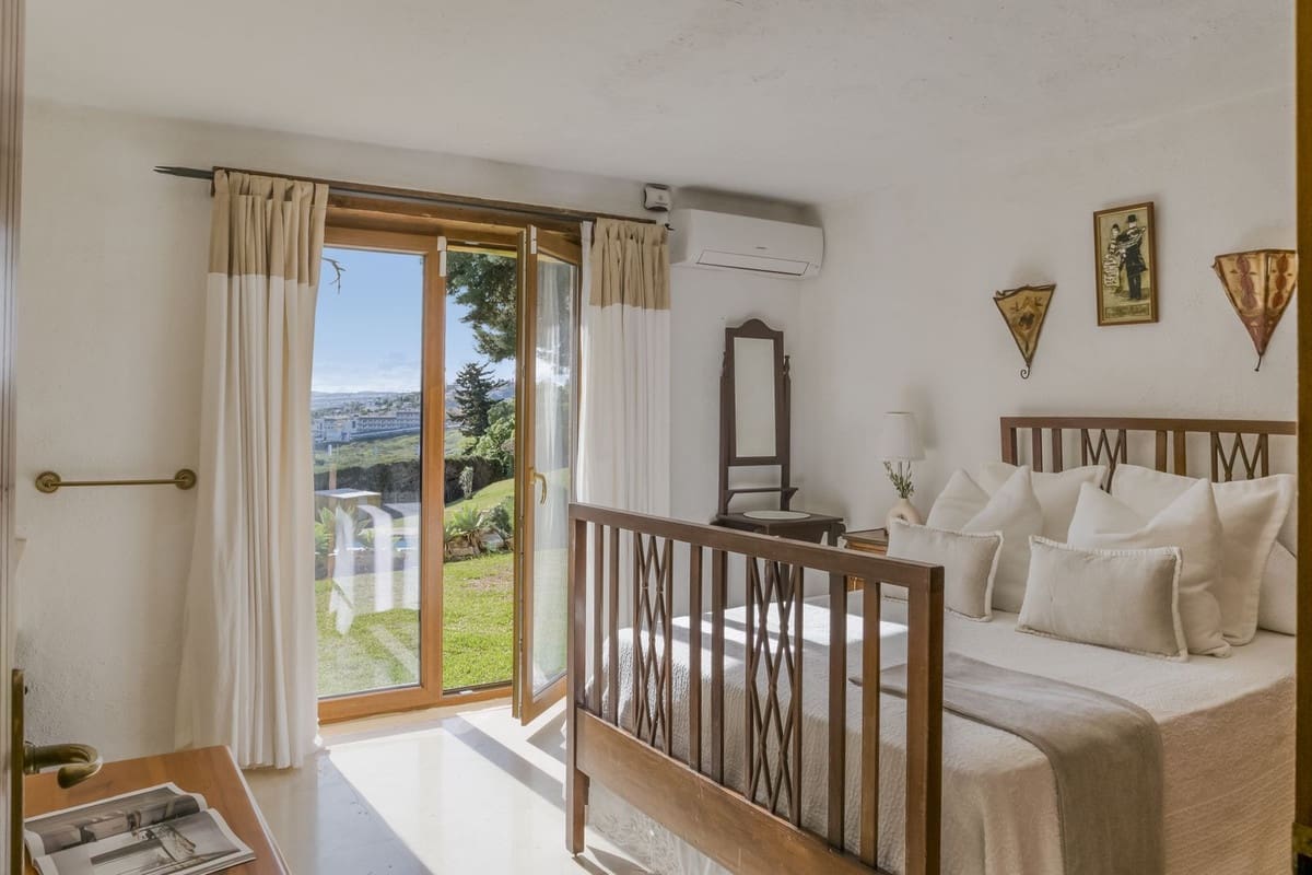 5 sypialnia Willa na sprzedaż w Estepona z garażem - 1 750 000 € (Ref: 9524878)