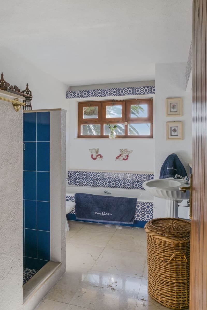 5 sypialnia Willa na sprzedaż w Estepona z garażem - 1 750 000 € (Ref: 9524878)