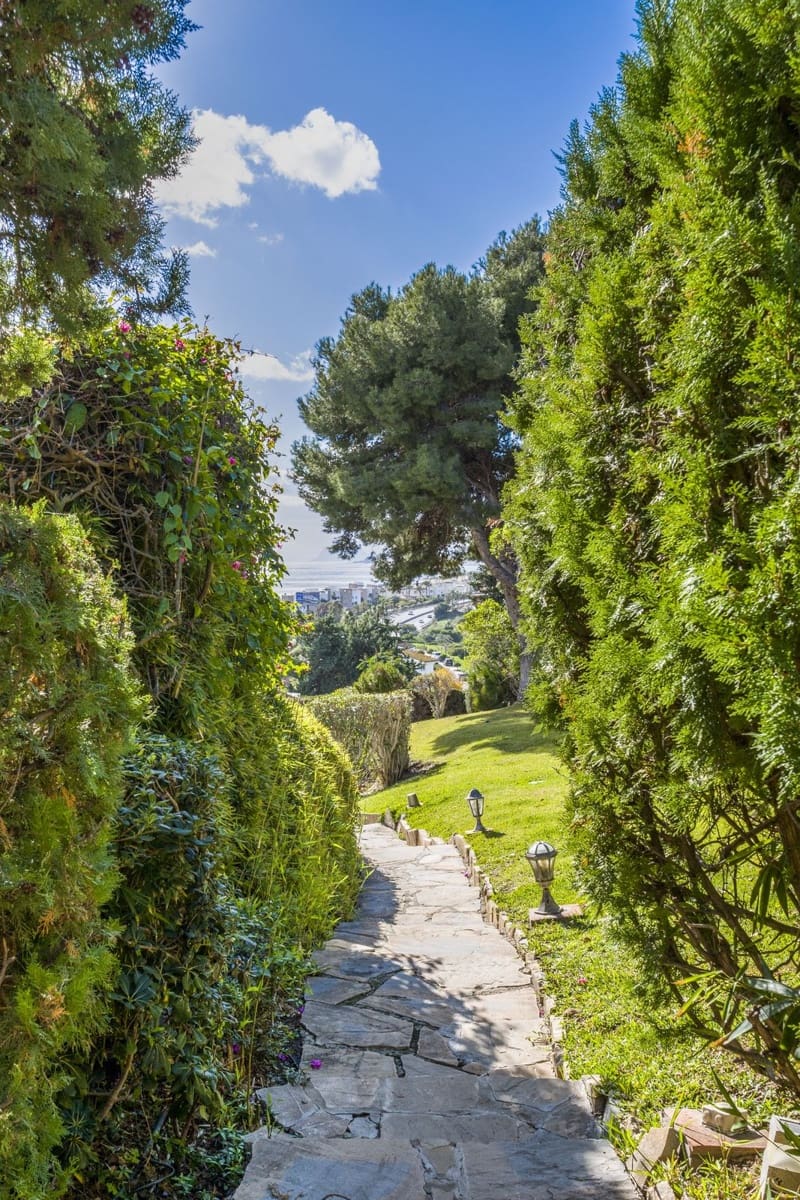 5 sypialnia Willa na sprzedaż w Estepona z garażem - 1 750 000 € (Ref: 9524878)