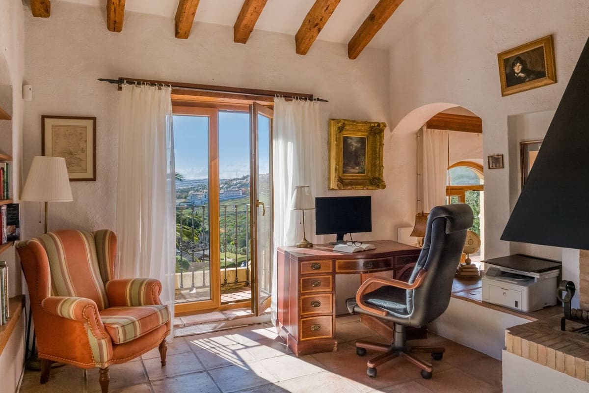 5 sypialnia Willa na sprzedaż w Estepona z garażem - 1 750 000 € (Ref: 9524878)