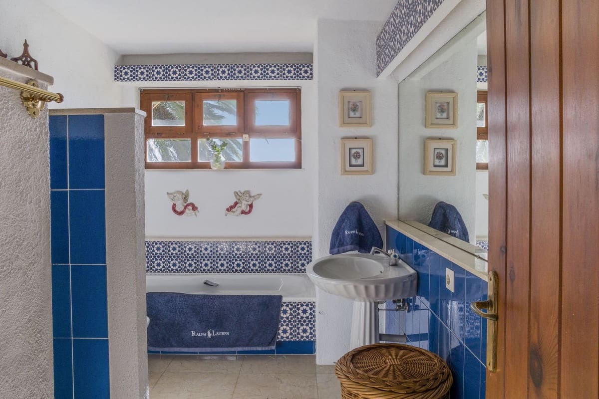 5 sypialnia Willa na sprzedaż w Estepona z garażem - 1 750 000 € (Ref: 9524878)