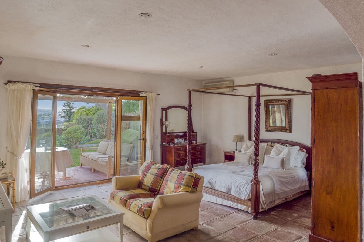 5 sypialnia Willa na sprzedaż w Estepona z garażem - 1 750 000 € (Ref: 9524878)