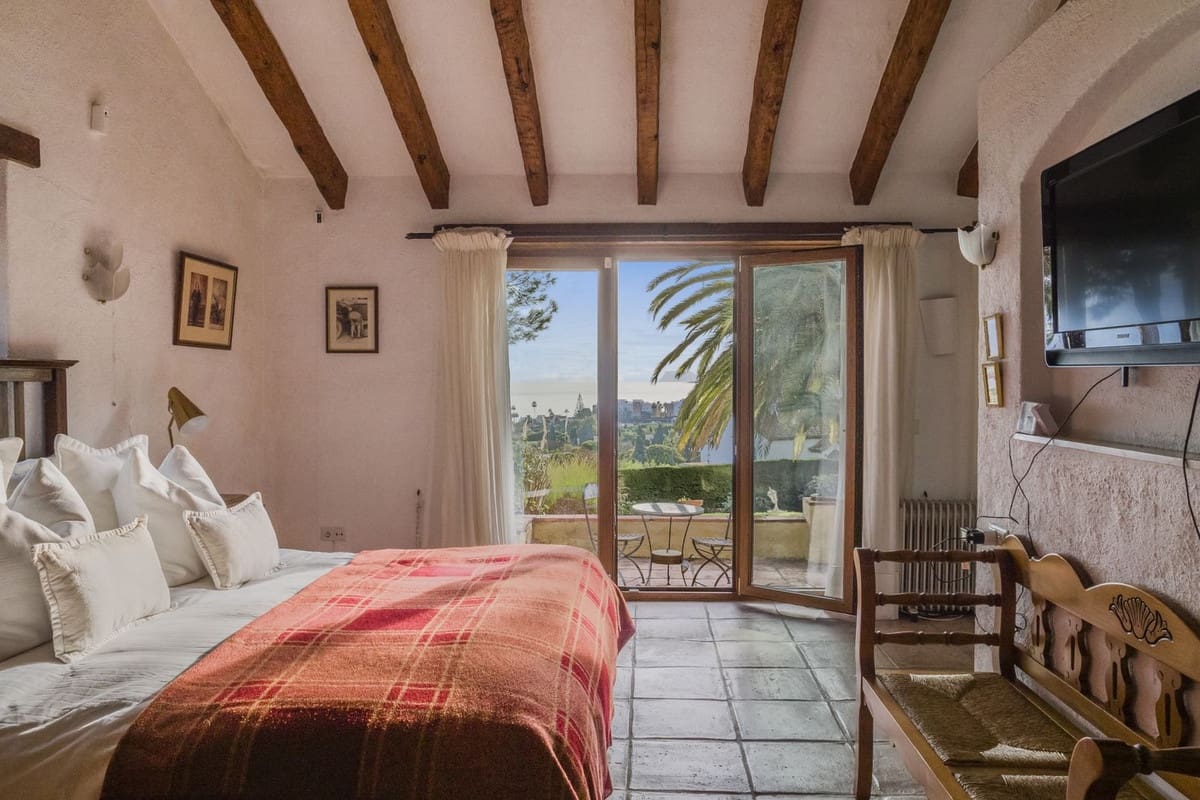 5 sypialnia Willa na sprzedaż w Estepona z garażem - 1 750 000 € (Ref: 9524878)