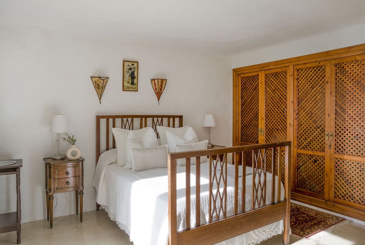 5 sypialnia Willa na sprzedaż w Estepona z garażem - 1 750 000 € (Ref: 9524878)