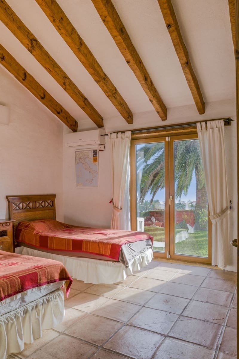 5 sypialnia Willa na sprzedaż w Estepona z garażem - 1 750 000 € (Ref: 9524878)
