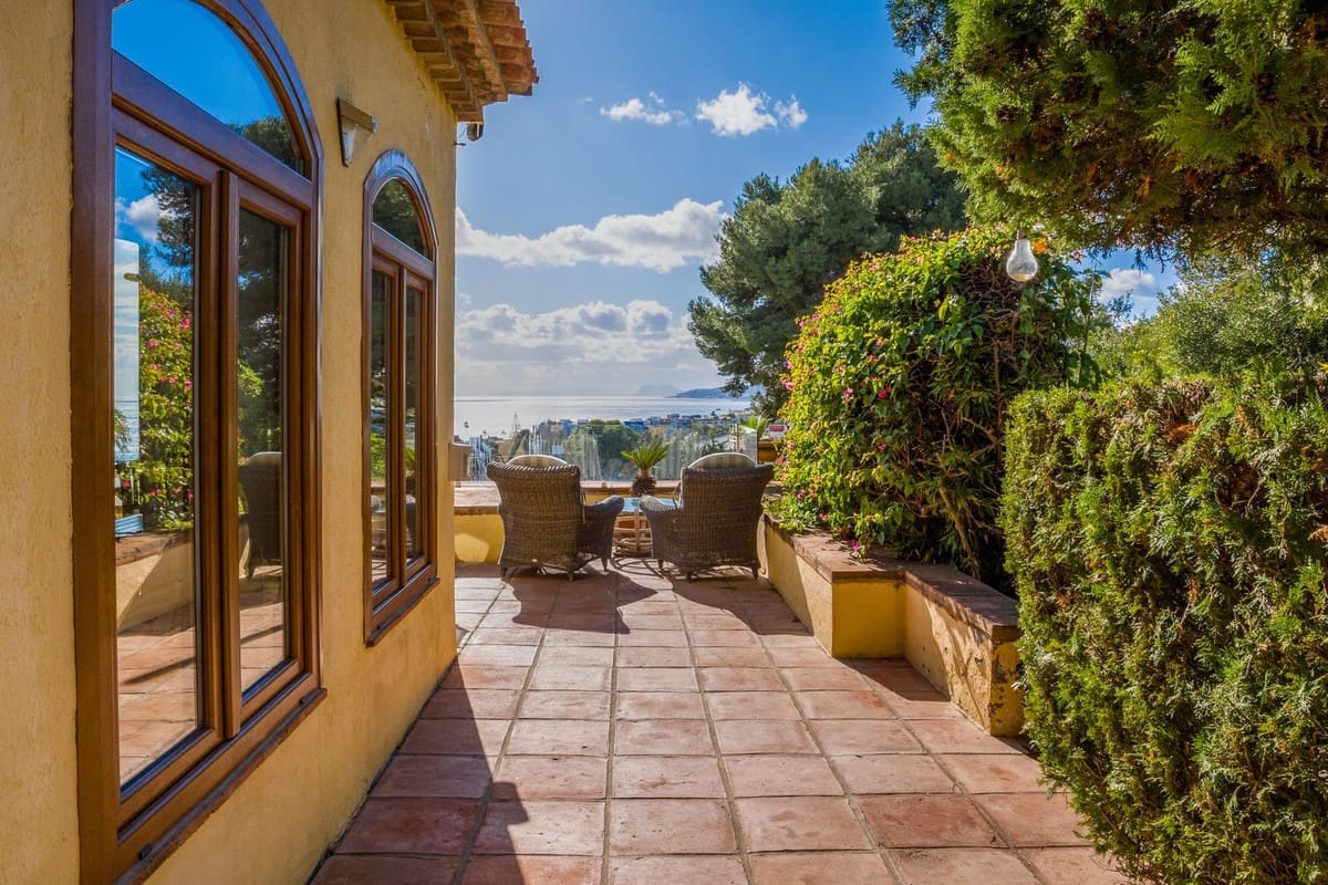 5 sypialnia Willa na sprzedaż w Estepona z garażem - 1 750 000 € (Ref: 9524878)