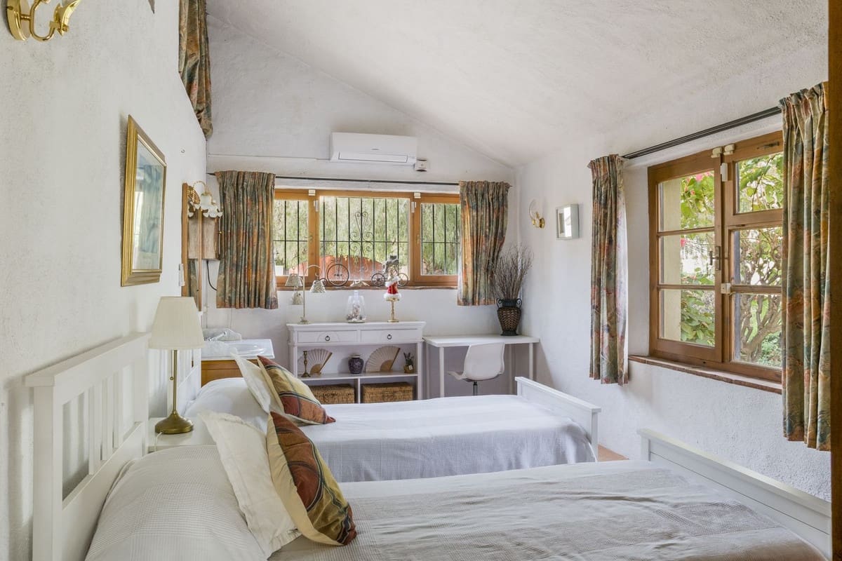 5 sypialnia Willa na sprzedaż w Estepona z garażem - 1 750 000 € (Ref: 9524878)