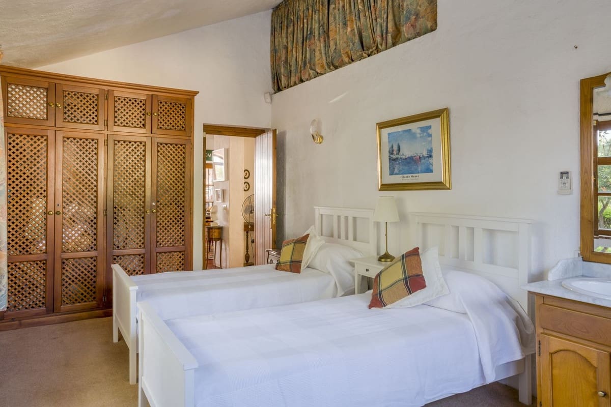 5 sypialnia Willa na sprzedaż w Estepona z garażem - 1 750 000 € (Ref: 9524878)