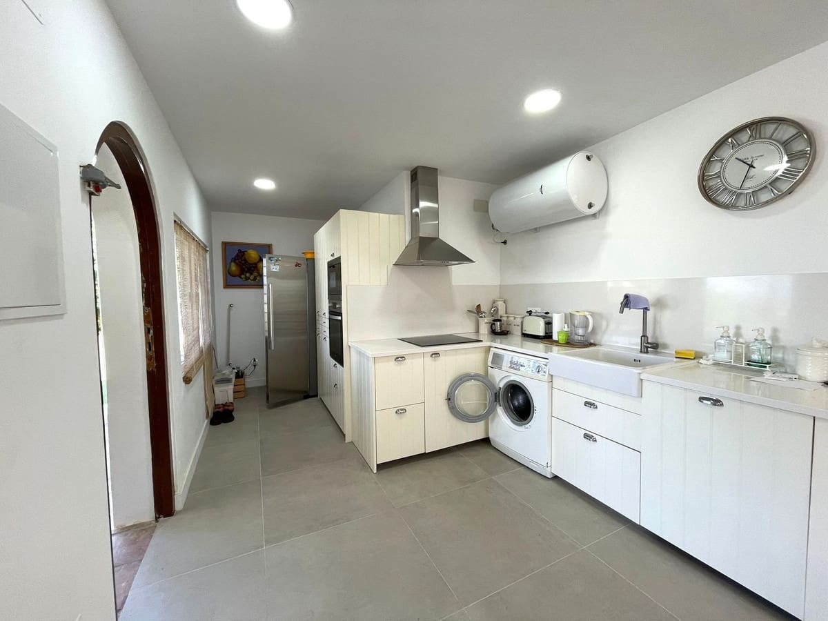 4 soveværelse Villa til salg i Estepona med garage - € 1.856.000 (Ref: 9524879)