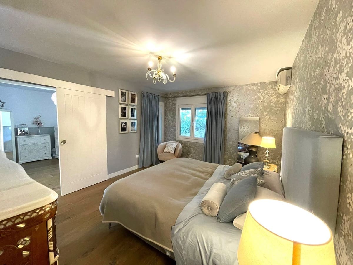 4 soveværelse Villa til salg i Estepona med garage - € 1.856.000 (Ref: 9524879)