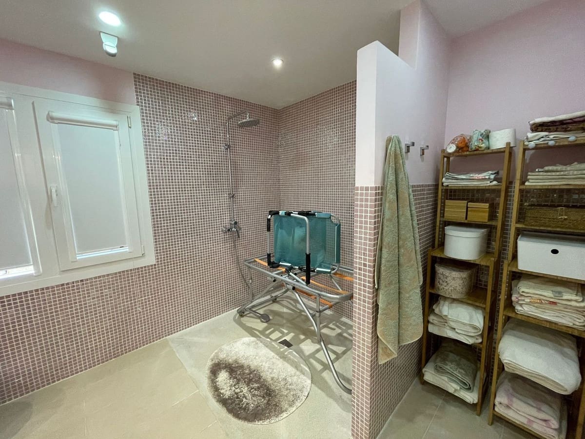 4 soveværelse Villa til salg i Estepona med garage - € 1.856.000 (Ref: 9524879)