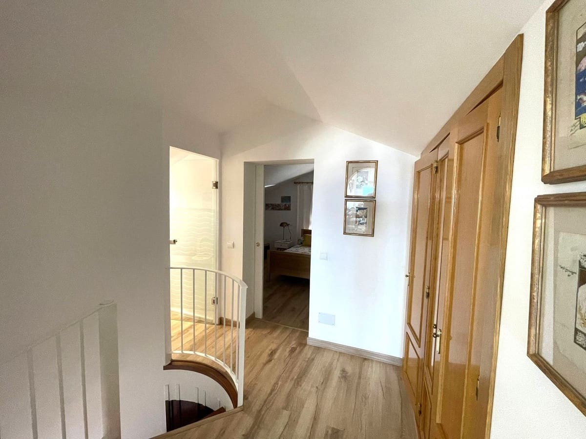 4 soveværelse Villa til salg i Estepona med garage - € 1.856.000 (Ref: 9524879)