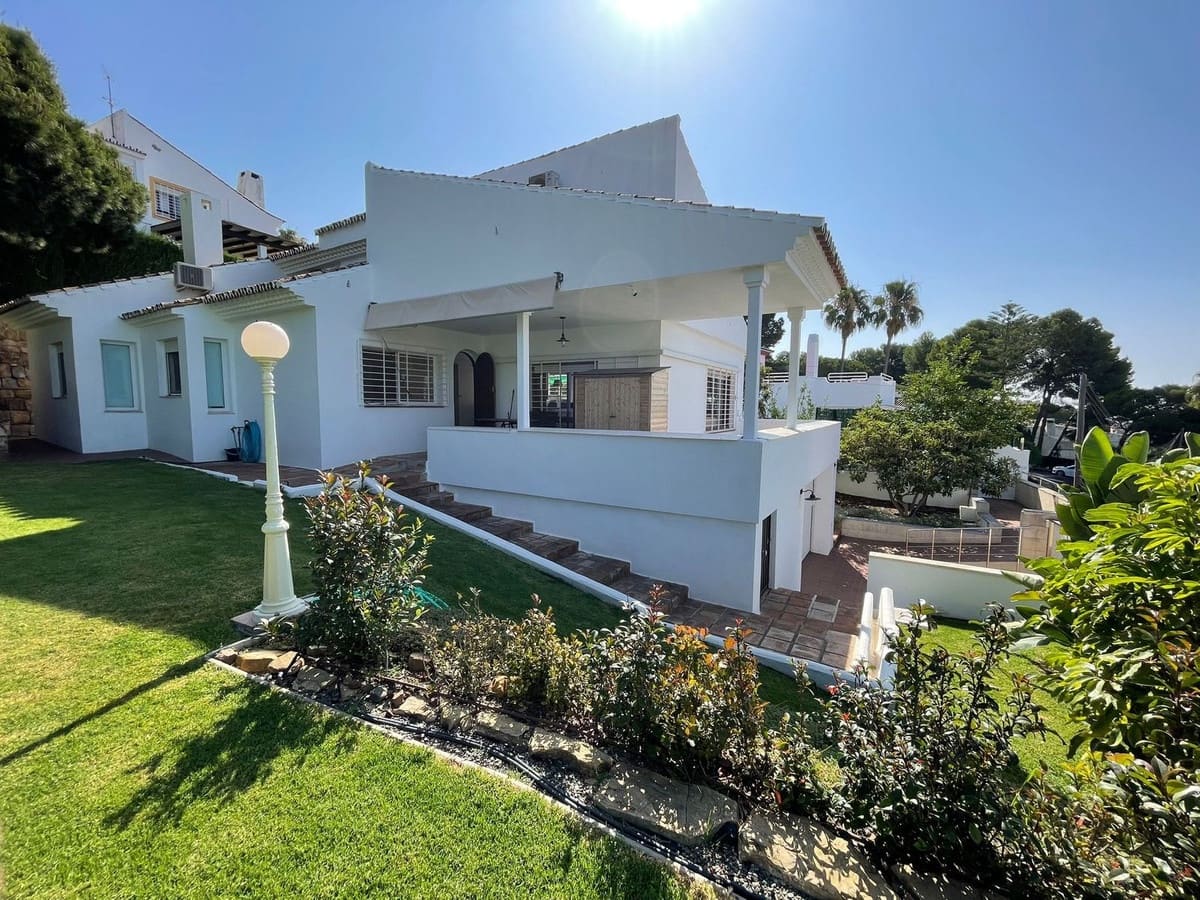 4 soveværelse Villa til salg i Estepona med garage - € 1.856.000 (Ref: 9524879)