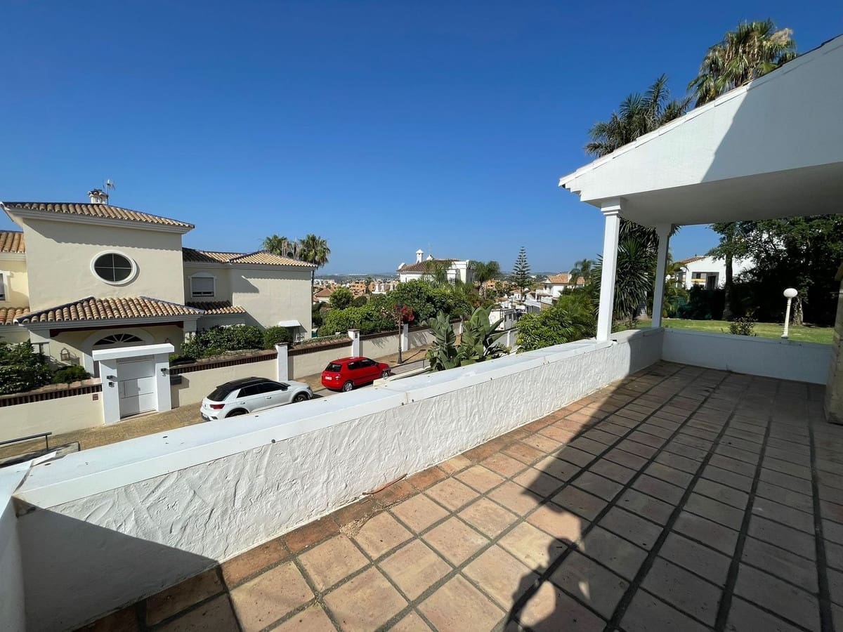4 soveværelse Villa til salg i Estepona med garage - € 1.856.000 (Ref: 9524879)